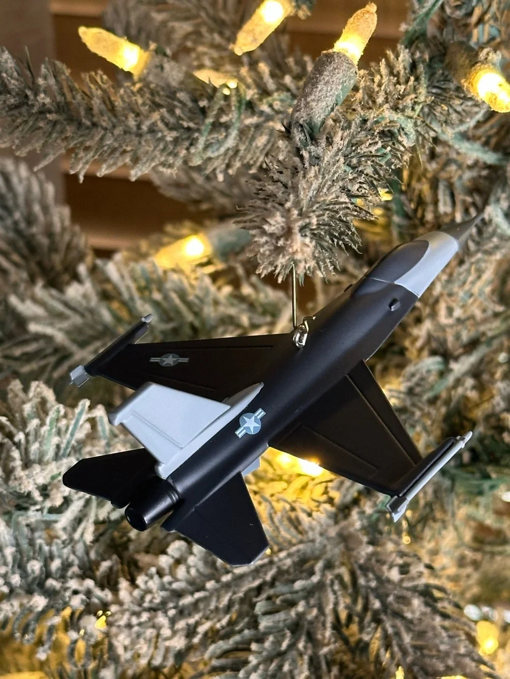2016 Hallmark Lockheed F-16 Fighting Falcon Die Cast Keepsake Ornament
